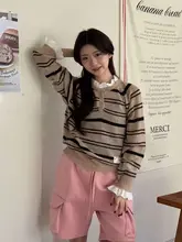 花びら袖のストライプニットセーター【ボタン付き・女性用・秋季】