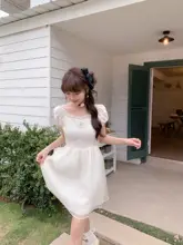 華やかなデザインのエレガントな杏色チュニックドレス【柔らかな生地・少女向け】