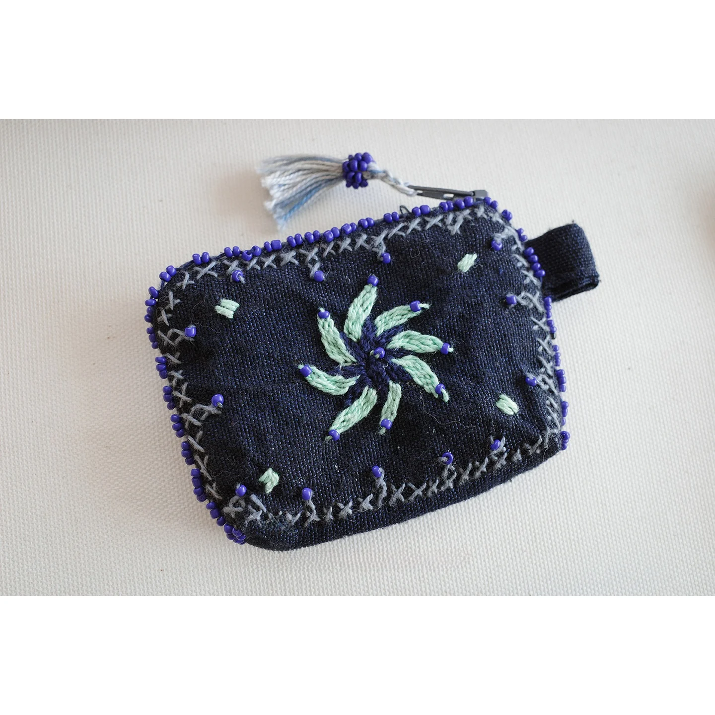 EDCグッズとしての「青いエジプト刺繍ビーズポーチ」は、本当に必要なのか？