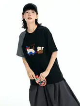 ユニークなデザインの犬モチーフTシャツ【ストライプ・不均一な切り替え・刺繍入り・短袖】
