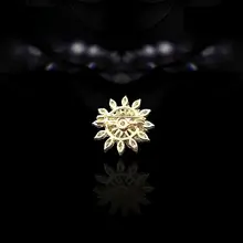 回転する雪の結晶ブローチ【高級感あふれるデザイン・スーツにも最適】