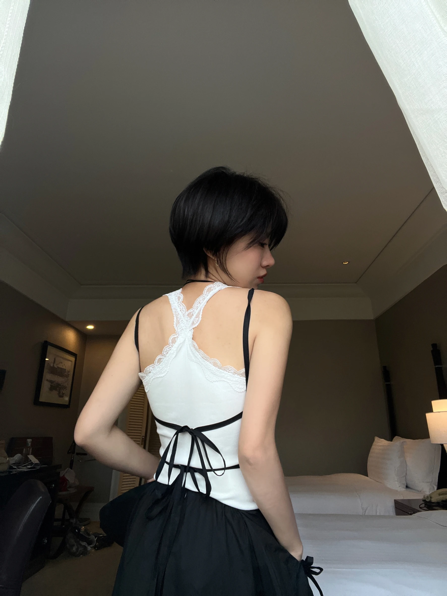 クラブ女向けのドレスはどう選ぶ？レトロな小黒ドレスが通勤と夏の両方を満たす理由
