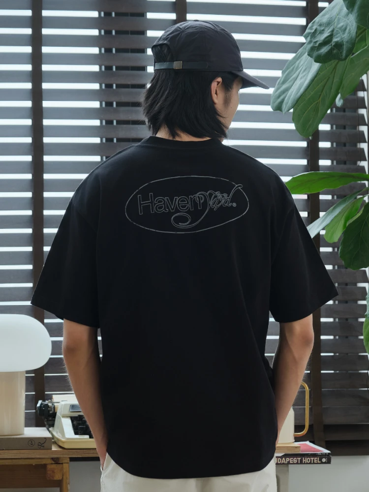 ヴィンテージ風バックプリントデザインのショートスリーブTシャツ：ストリートアートのインスピレーションを日常に