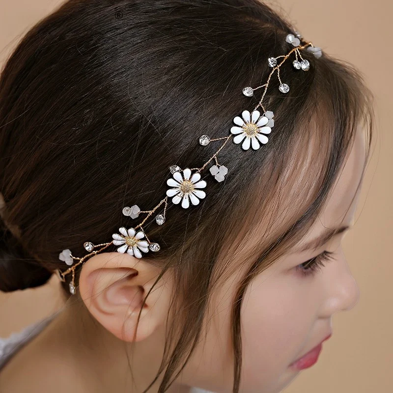 手作りの小雛菊ヘアバンド：4歳女の子向けの夏のドレスアクセサリーとしての実用性とデザイン性
