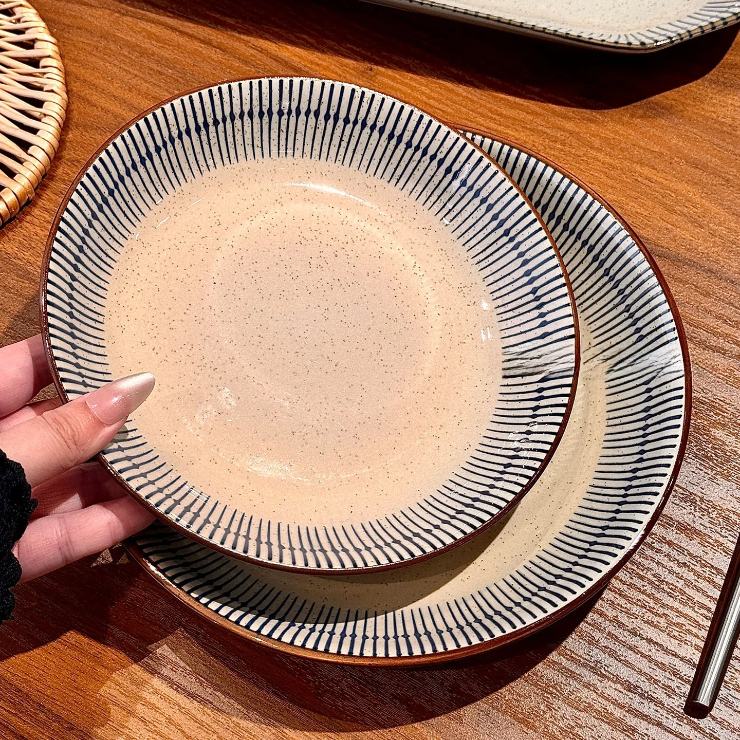 灰皿蓋付きは本当に必要なのか？日常の食卓に彩りをもたらす、和風陶器の深皿の選び方