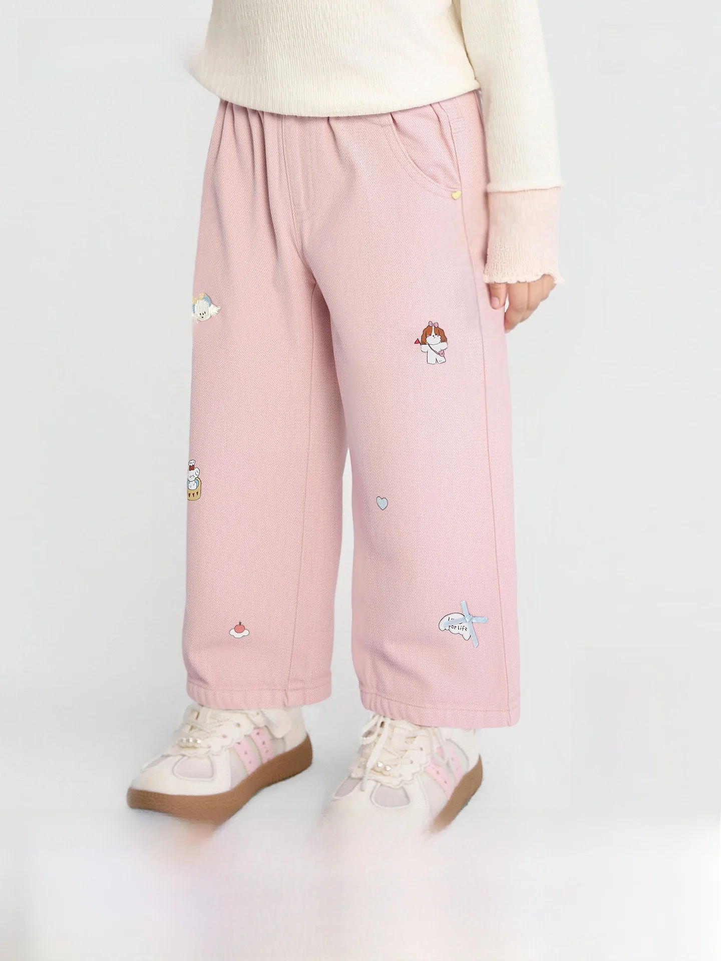 子供用デニムストレートパンツ：春秋に最適な柔らかさと直立デザインの実用性