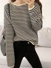 黒白ストライプのクルーネック長袖トップス【ゆったりシルエット・秋冬用・カジュアル】