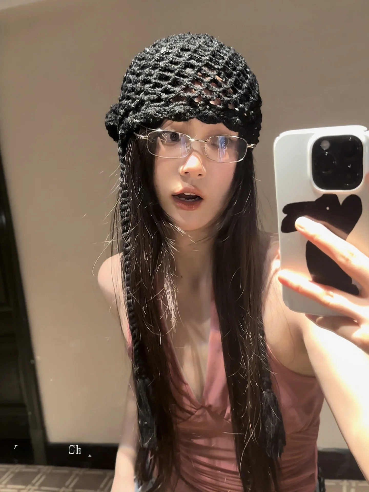 手編み立体花モ チーフのフローレースハット：春夏に最適な個性的な女性用帽子