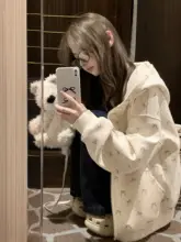 おしゃれなフラワープリントパーカー【フード付き・オーバーサイズ・春秋用】
