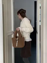 牛角留めのフェイクラムファー手提げバッグ【韓国風・秋冬向け・毛足の長いデザイン】