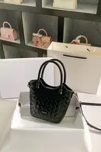 本革編み込みバケットバッグ【レディース・ブラック・軽やかで高級感あるデザイン】