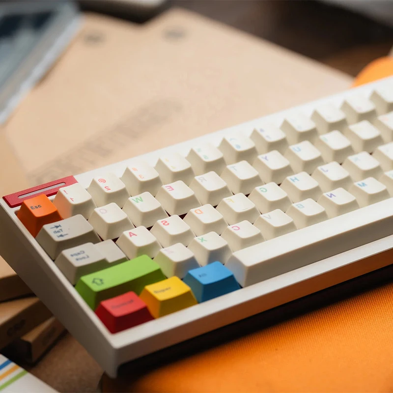 ミラーイメージ キーキャップ：PBT製シングルサイドで実現するメカニカルキーボードの高耐久性と人体工学設計