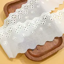カラフルな手作りの刺繍布【白コットン・花柄・デコレーション用】