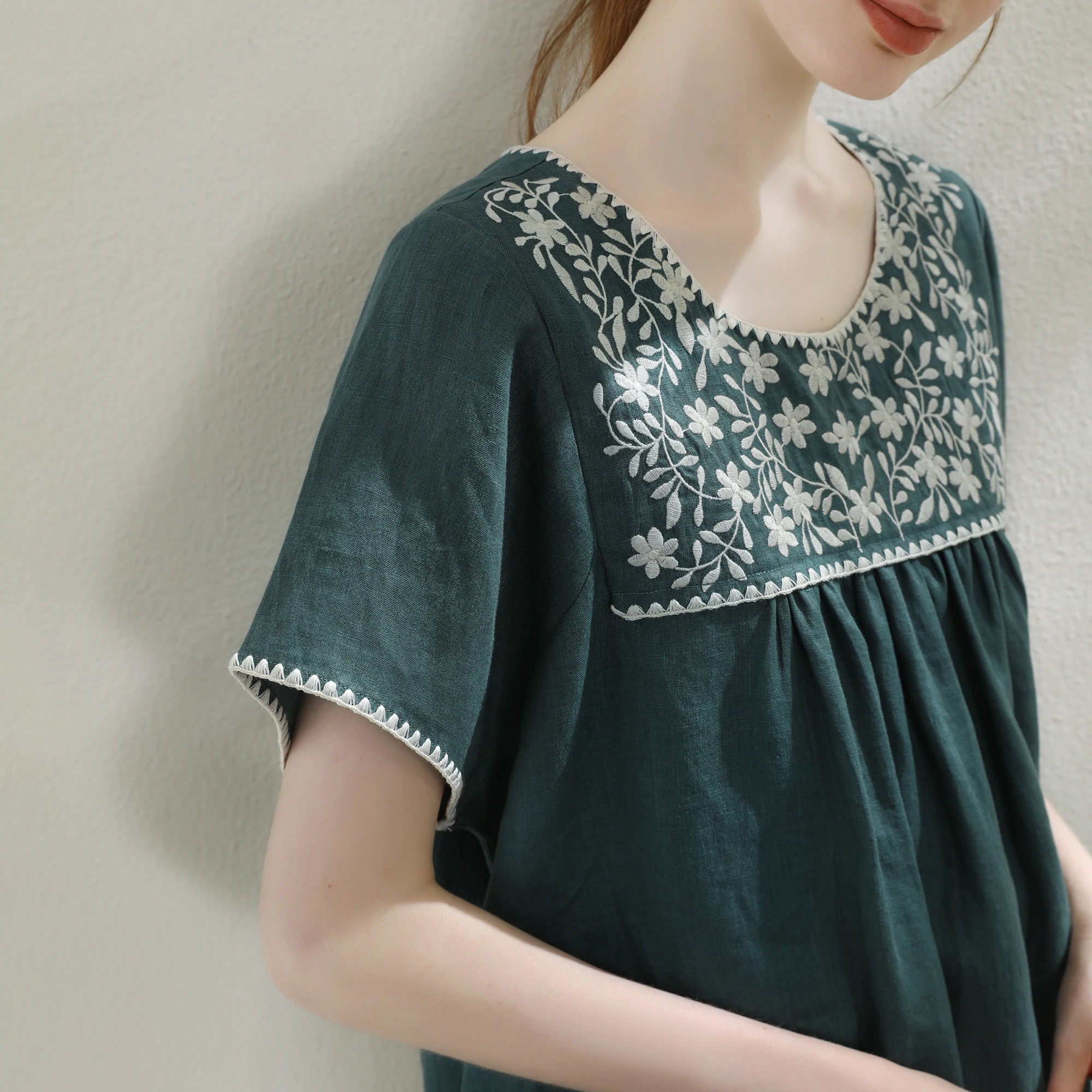 大人の春を彩る、フェミニンブラウスはこう選ぶ？