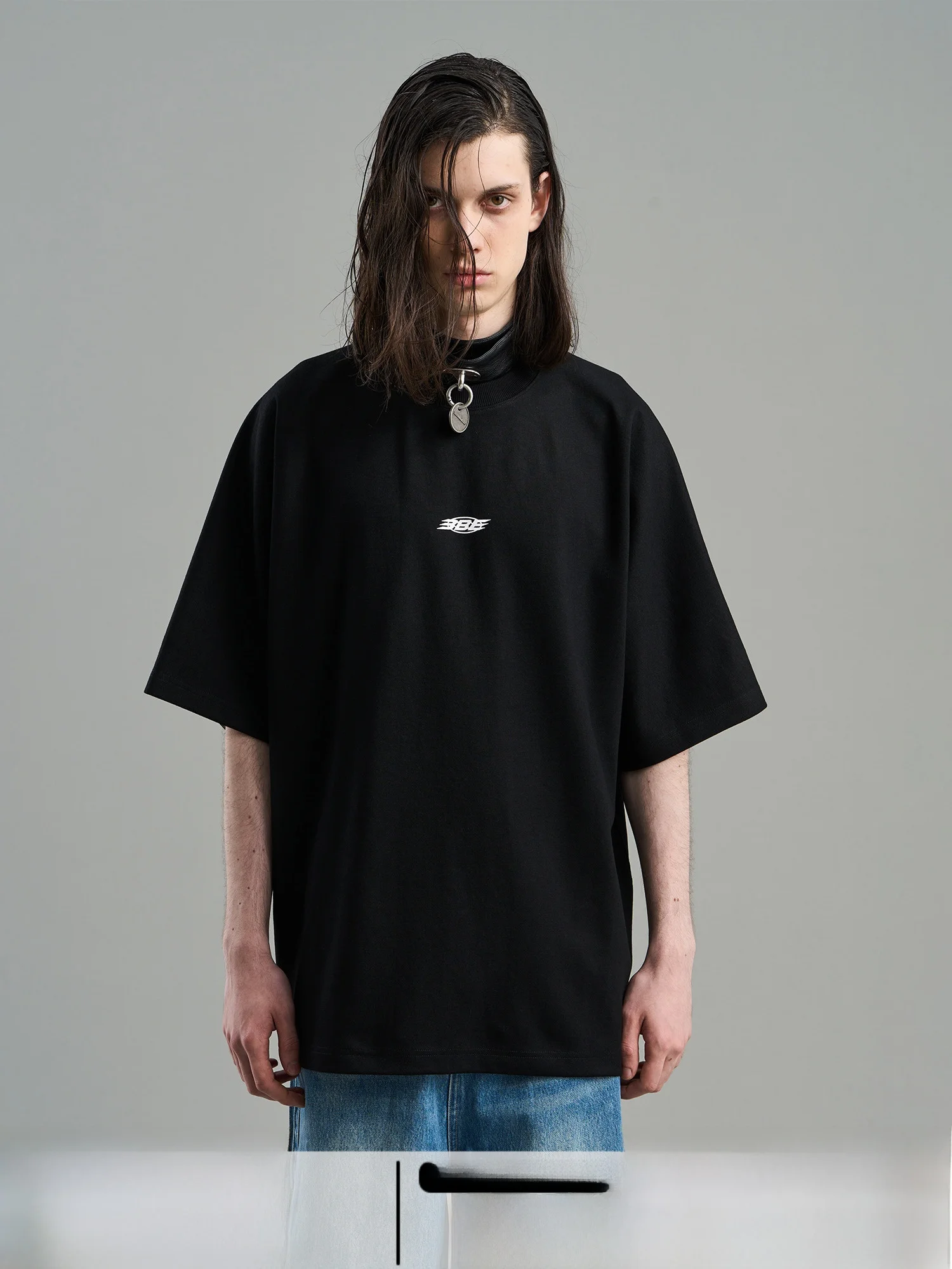 BLINDNOPLAN B7シリーズ ロゴTシャツ メンズ：ビビッドカラー カットソーの実用性と価格分析