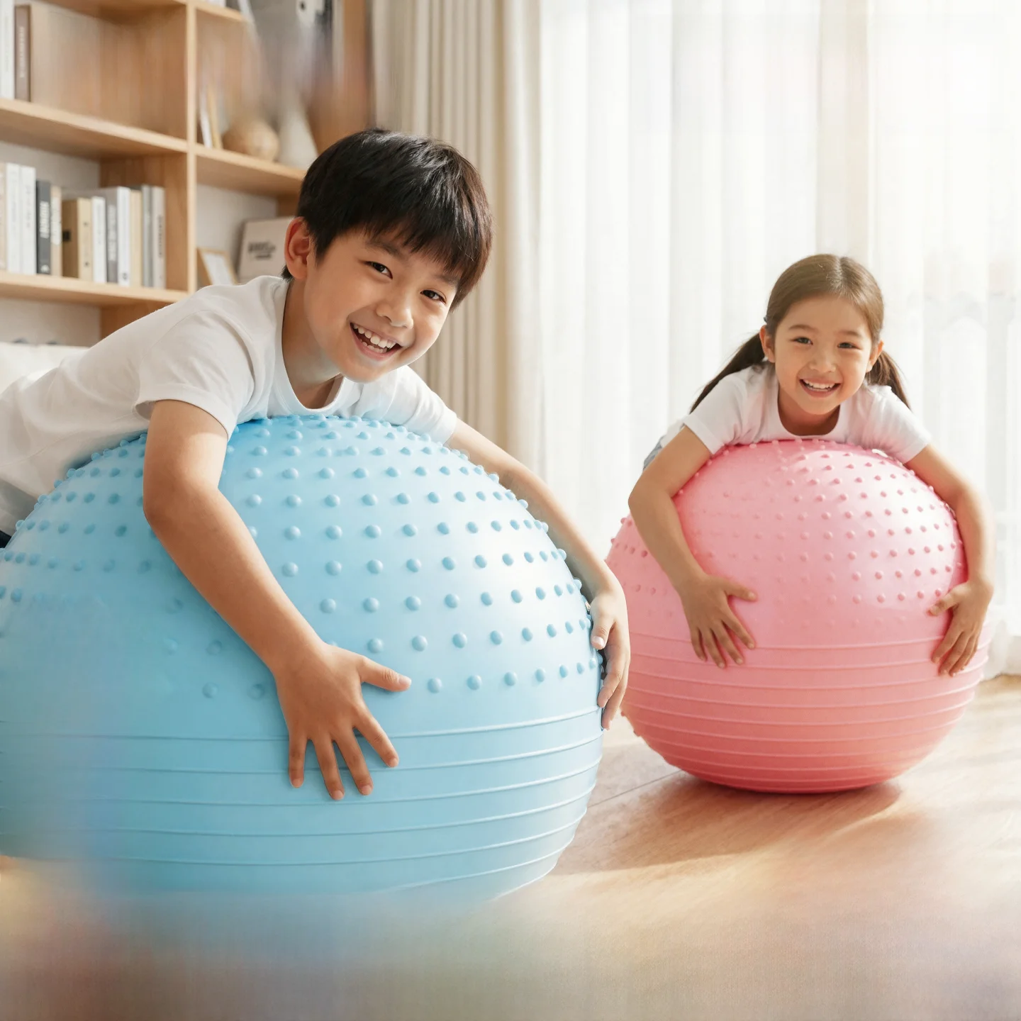 8歳の男の子に贈る運動プレゼントは、beach ball popかバランスボールか？