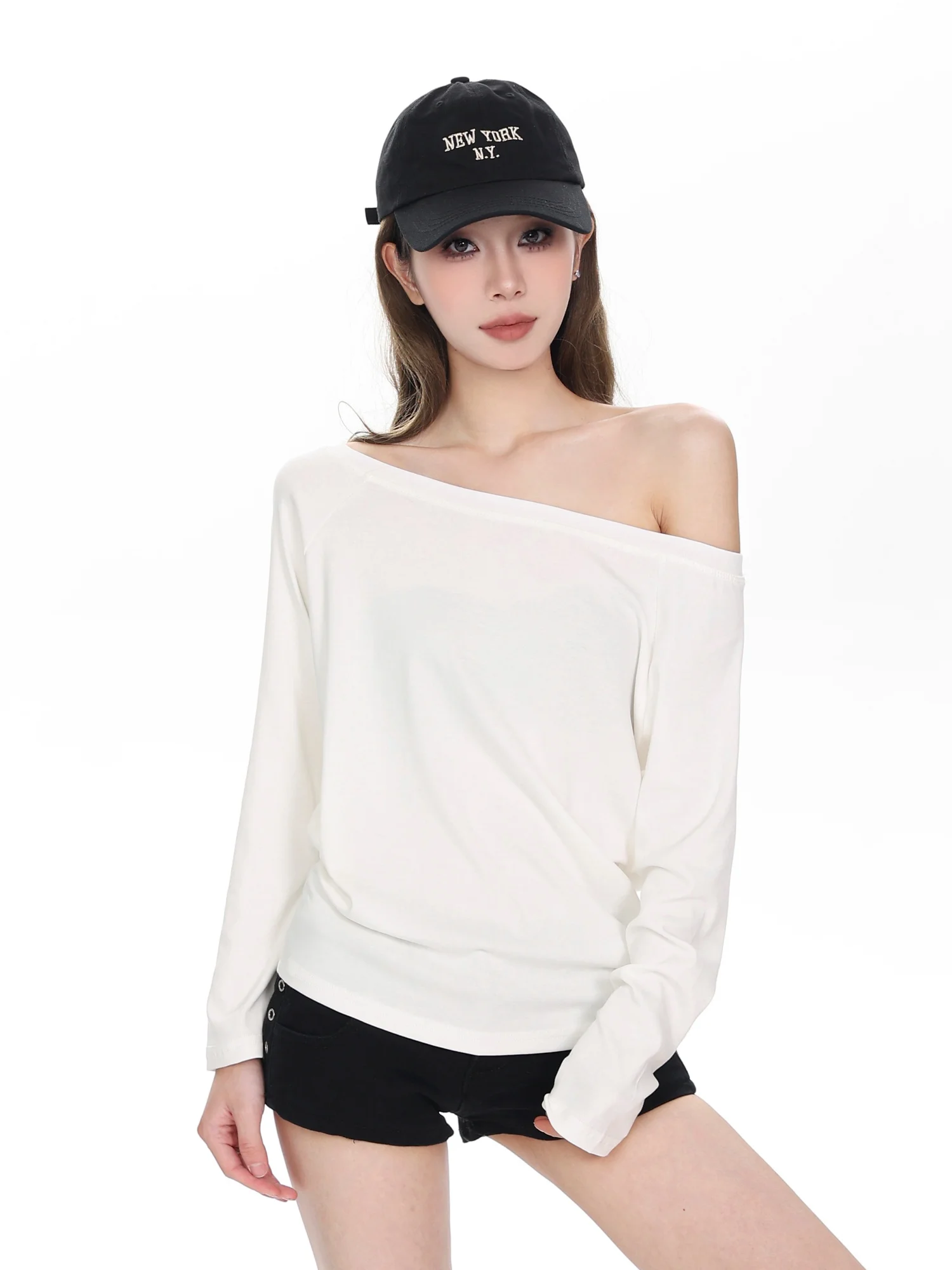 大人可愛い服 50代コーデ | 斜め肩Tシャツで気分を整える完全ガイド