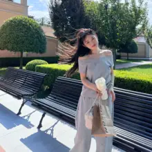 スタイリッシュなグレーの夏用女性用ファッション2点セット（セットアップ対応）