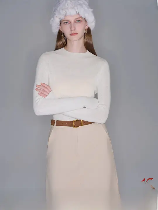 極上の柔らかさの無縫製ハイネックウールニット【女性用・小柄向け・冬用】