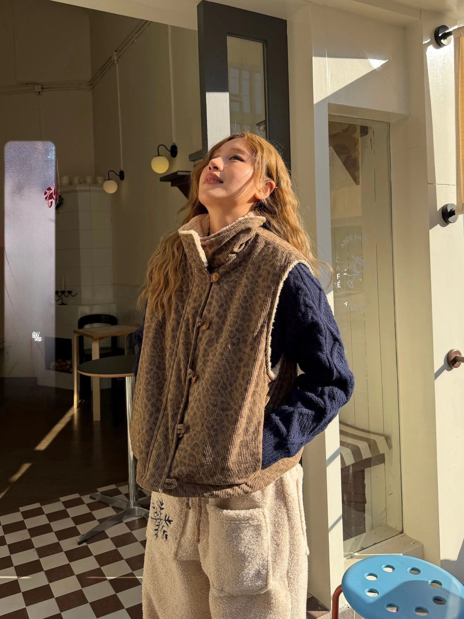 冬のコーディネートで豹紋ベストをどう選ぶ？美式風のスタンドカラーが冬の寒さを和らげる秘密