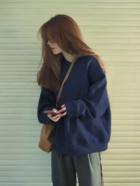 深い藍色のラウンドネック女性用パーカー【春秋・ゆったりシルエット・長袖】
