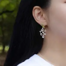 春の渦をテーマにした手作りピアス【桜の花びらが舞うデザイン】
