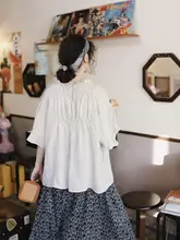 レトロデザインのフリル付きブラウス【コットンリネン・夏用・ゆったりシルエット】
