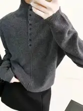 高級感あるシンプルなタートルネックウールニットトップス【ボタン付き・女性用・秋冬向け】