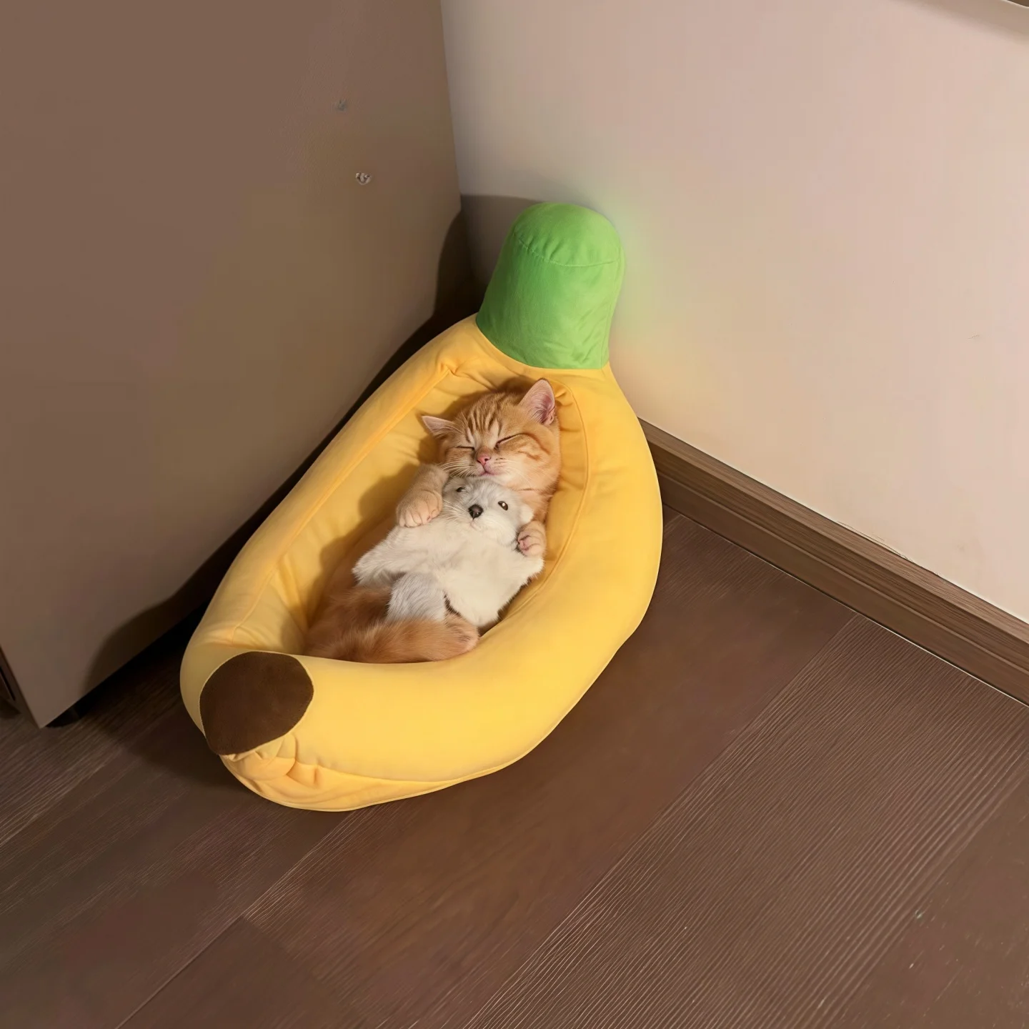 香蕉船猫窝四季通用猫咪睡觉用：秋冬至春夏的保暖睡眠解决方案