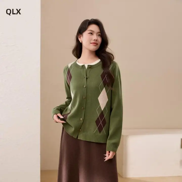 ラウンドネックの柔らかなセーター【大きいサイズ・レトロデザイン】