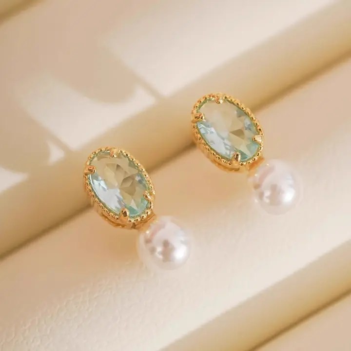 ピアス クリスタル パール アシンメトリー デザイン フレンチ風 ヴィンテージ 上品