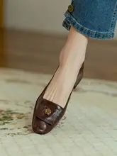 フランス風レトロ真皮カメリアデザインの浅口パンプス【ファッション通勤・小さめスクエアトゥ・太めヒール】