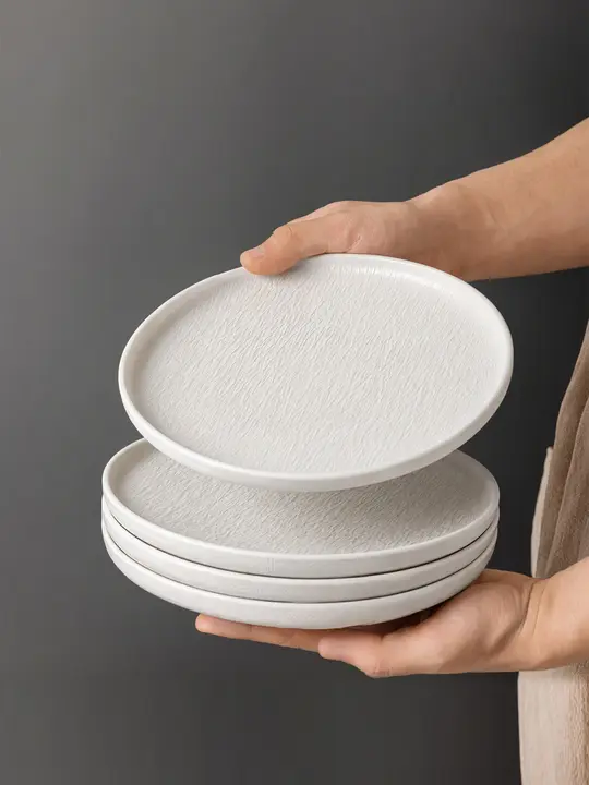 高級感ある和風デザインの食器皿【黒・白・多用途】
