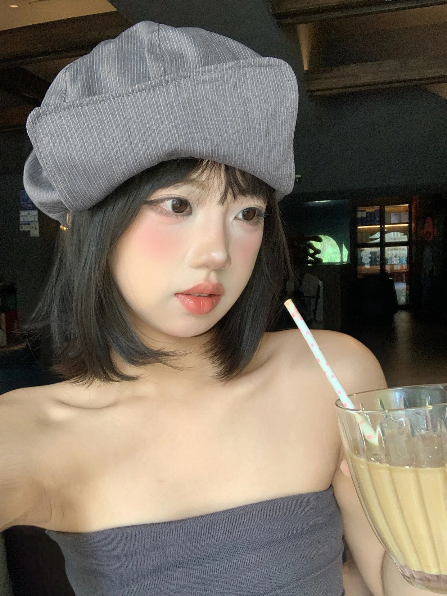 レトロストライプのハット：女性向けデザインキャップの実用性とシーン別適用