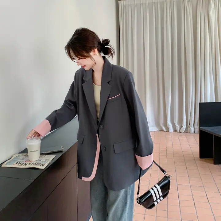 灰色のレディーススーツジャケット【春季・カジュアル・小柄向け】