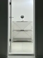 スタイリッシュなフロア型ステンレス製収納ラック【多層式・ディスプレイ用】