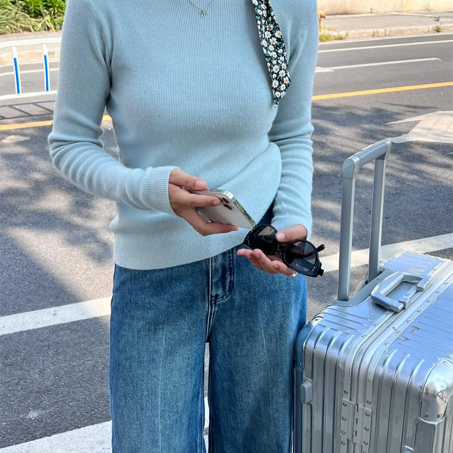 シンプルなハイネック長袖ニットトップス：何度から使えるのか