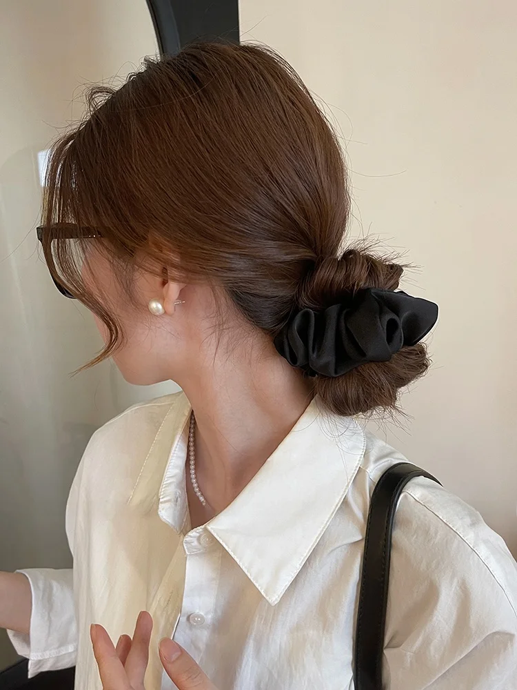 サイドポニーテールをコテなしで簡単につけるには？高弾力ゴムが変わらせるリアルな使い心地