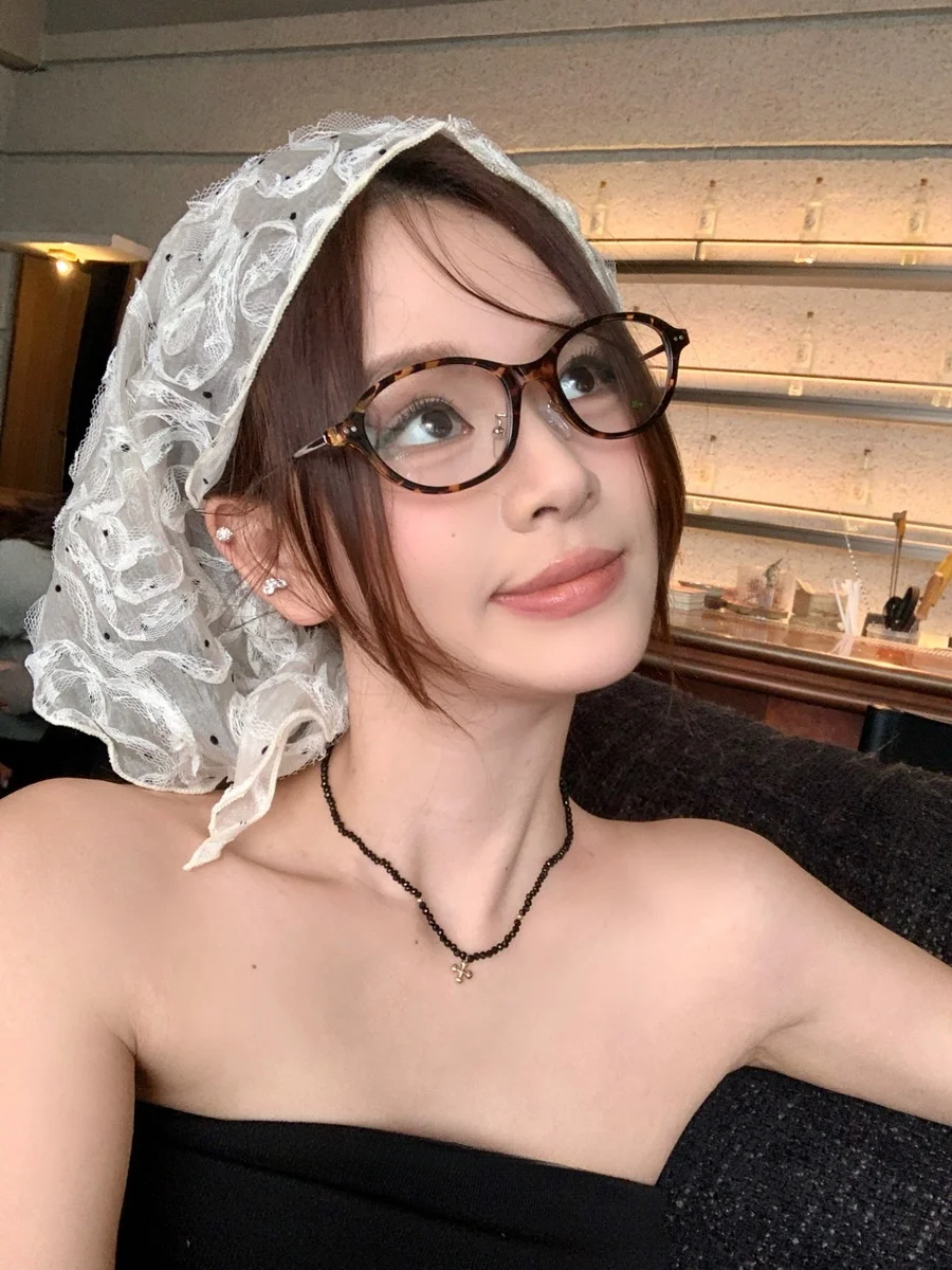 オーバルメガネを選びたい女子、どうすれば自然なスタイルに仕上がるの？