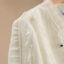 Vネックフリルデザインの無地ショートジャケット【秋用】