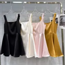 甘美な印象！U型ネックのウエストデザイン サテンキャミソールドレス【夏用・女性】