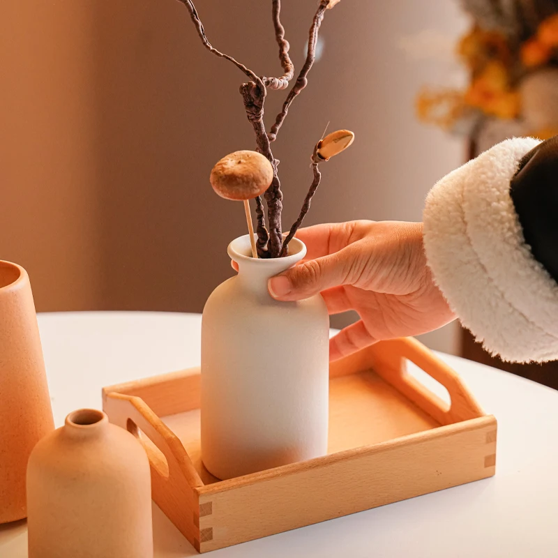 韓国インテリアを再現｜カフェ風部屋の作り方　原木風花瓶の配置ガイド