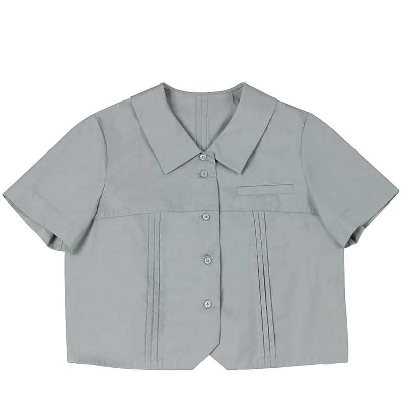 薄い水色の服を選ぶときに迷うなら、この1枚で解決できる