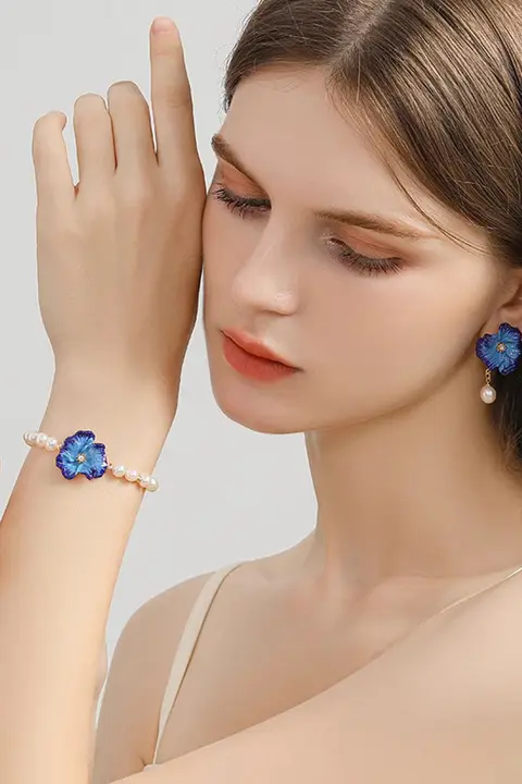 デザイン性の高いパールアクセサリー ブルーコーンフラワーブレスレット【母の日ギフトに最適】