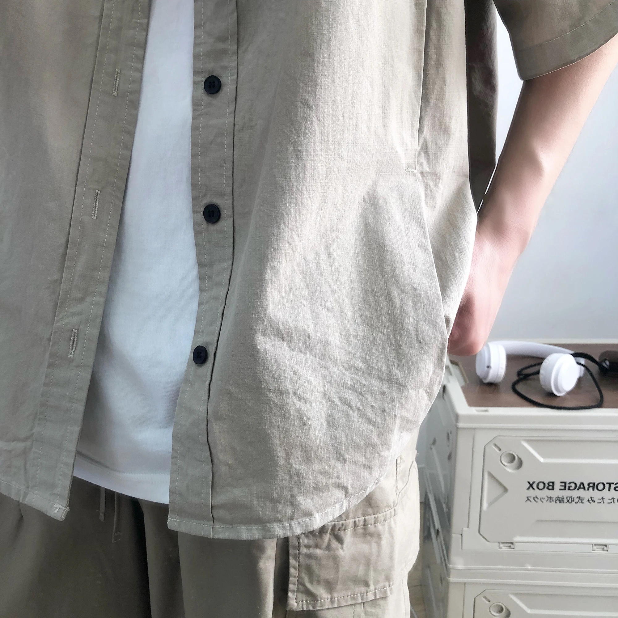 オフィスカジュアルのtシャツはどう選ぶ？工装風の半袖シャツが夏の通勤に与える変化とは