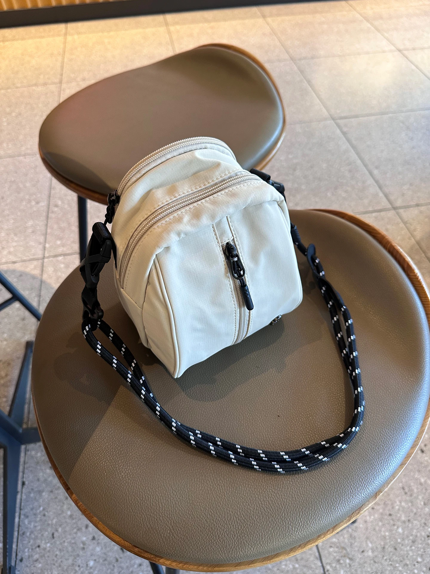 キャスター付き折りたたみバッグ：軽量ナイロンの持ち歩きバッグで旅行と通勤を簡素に