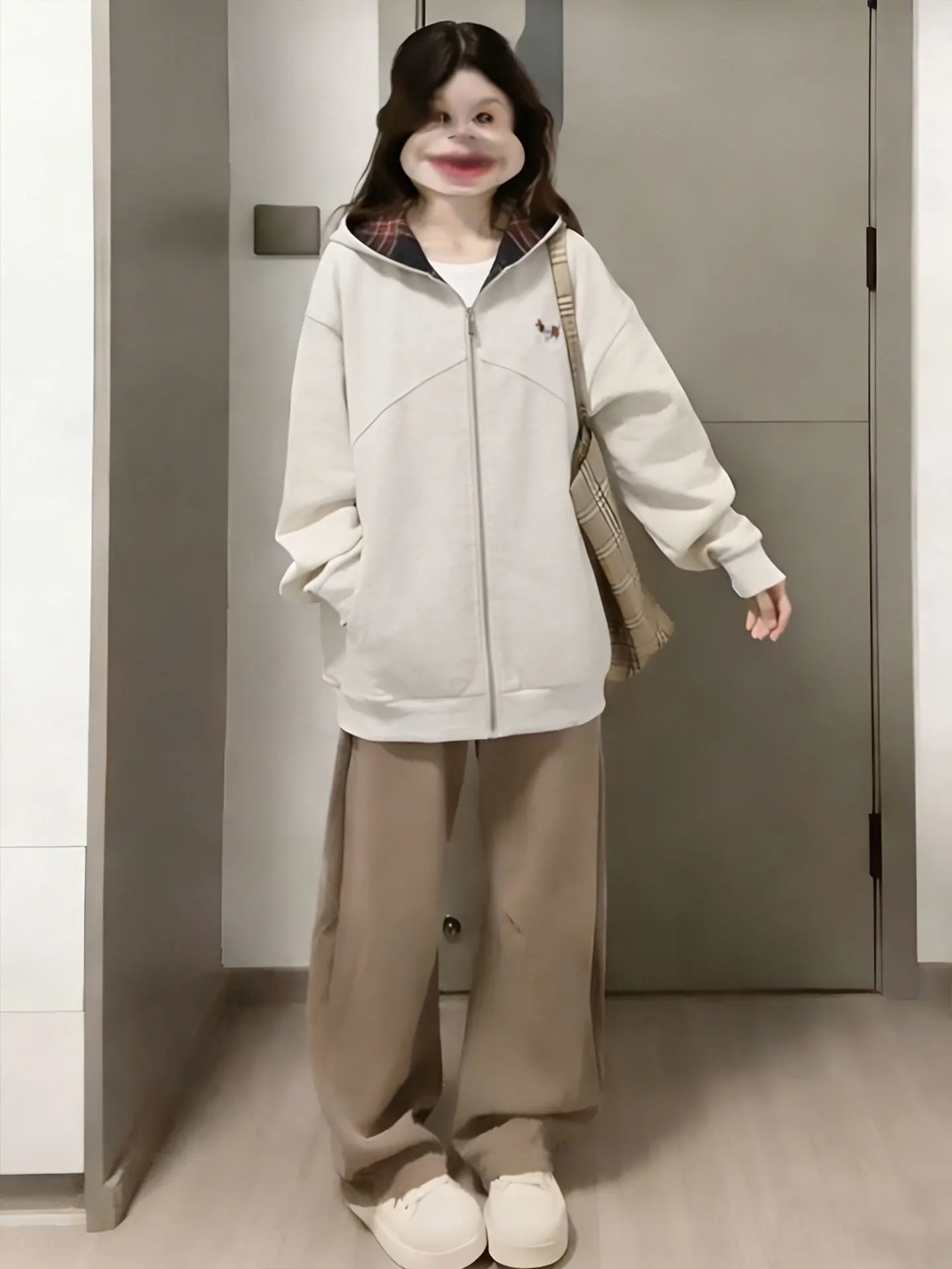 ゆったりチェックカ  ーディガンで春のカジュアルコーデを実現