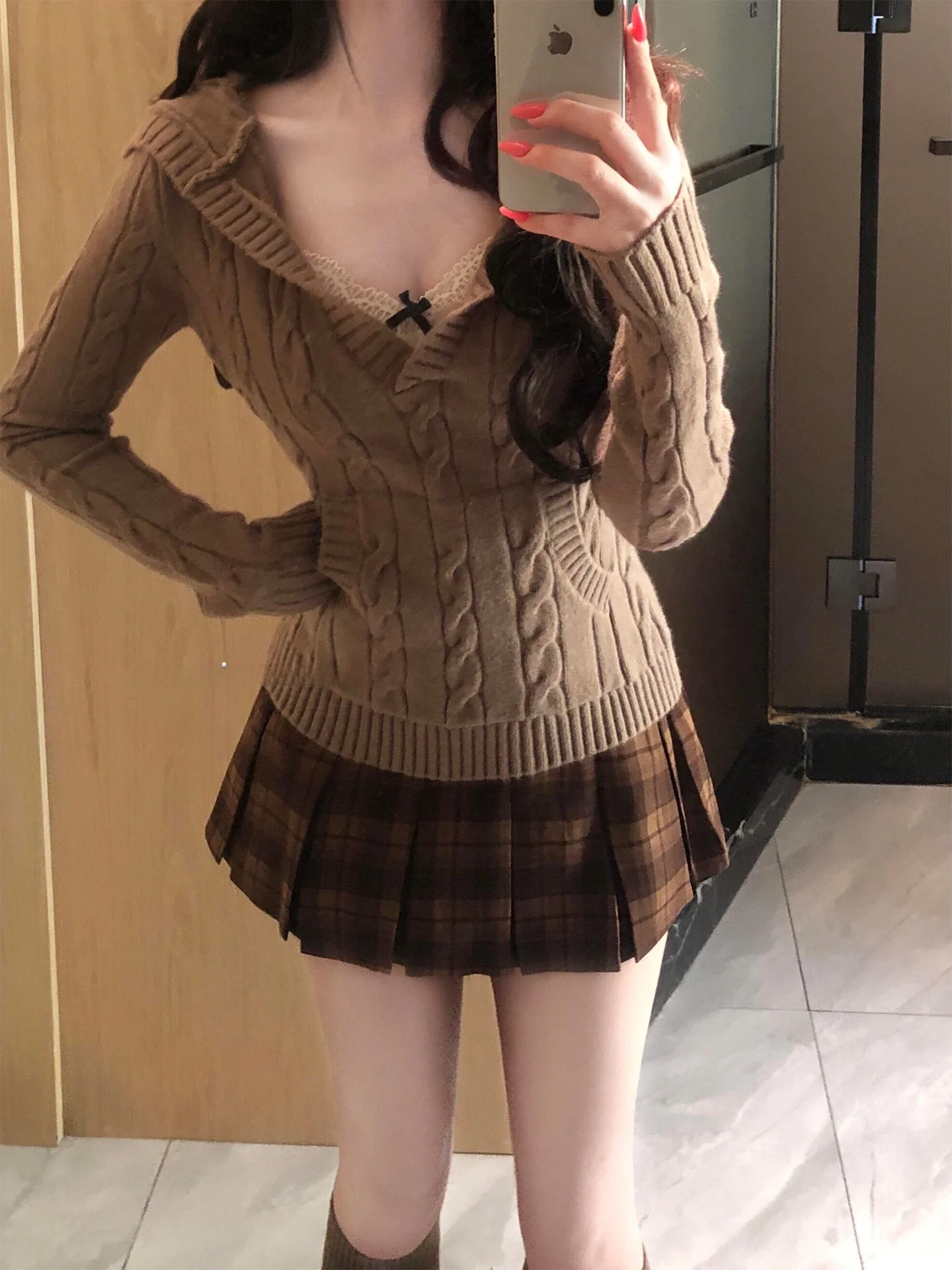 20代の女性が「上品な服装」を選ぶとき、どうすれば失敗しないのか？