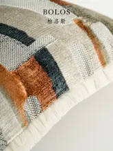 高級モダンデザインのオレンジとグレーのソファクッション【高級感あるインテリア】