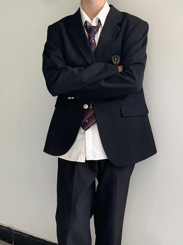 デートに着るメンズスーツは、どう選ぶ？木村叔のブラックスーツが大学生にぴったりな理由